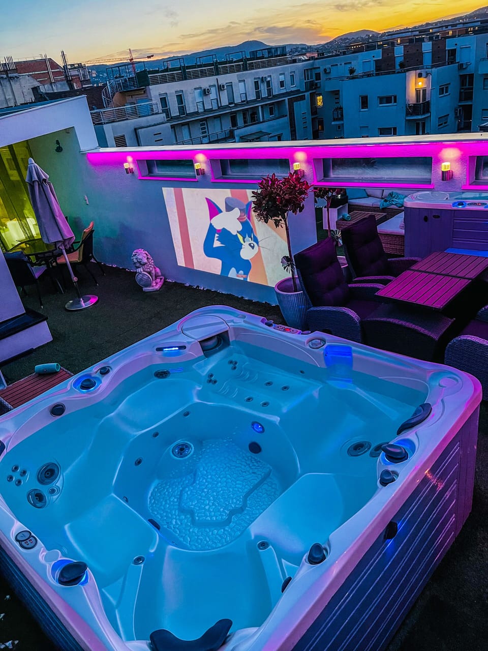 Outdoor spa tub