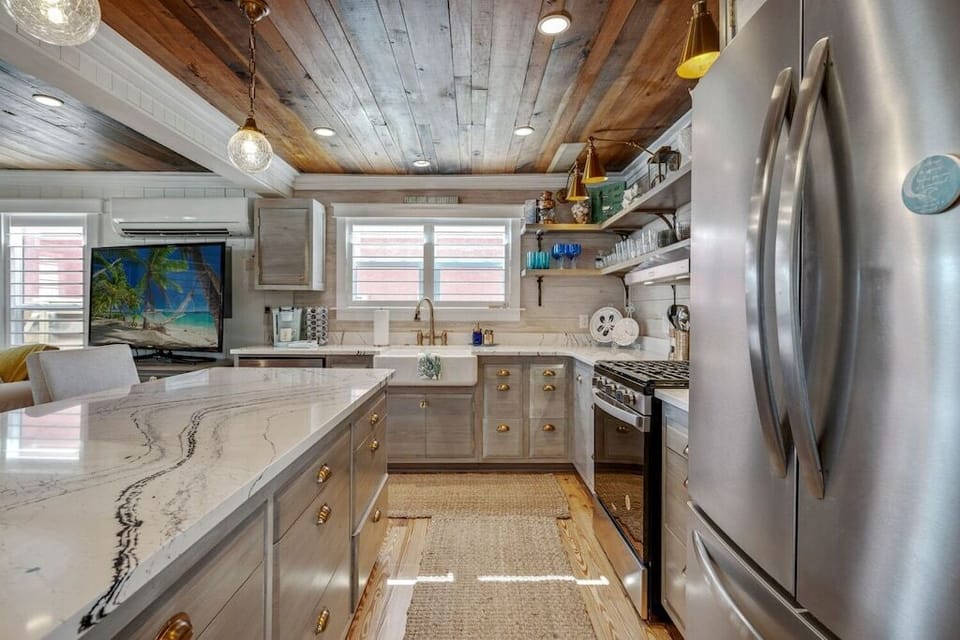 Brand new kitchen with gorgeous quartz countertops.