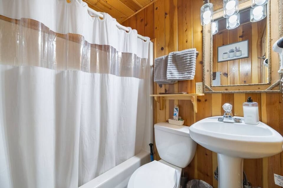 TheLostResorts Cabin101 10