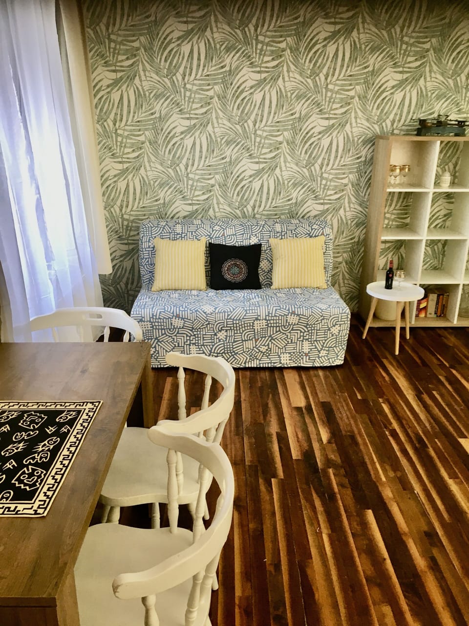 Living room
