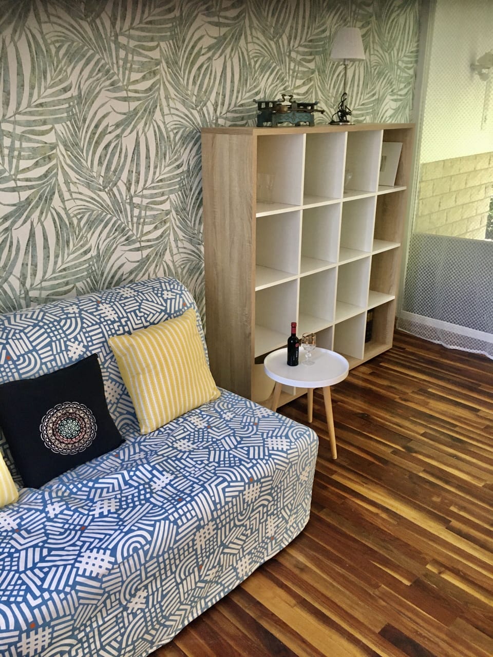 Living room
