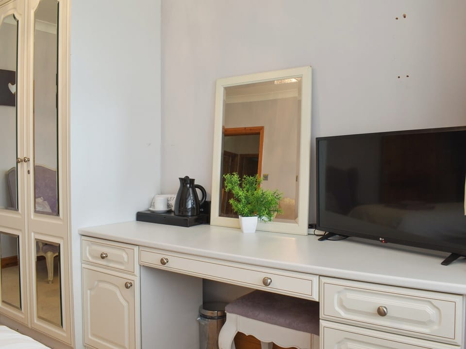 Twin bedroom | Redcot Holiday Bungalow, Allostock, near Knutsford