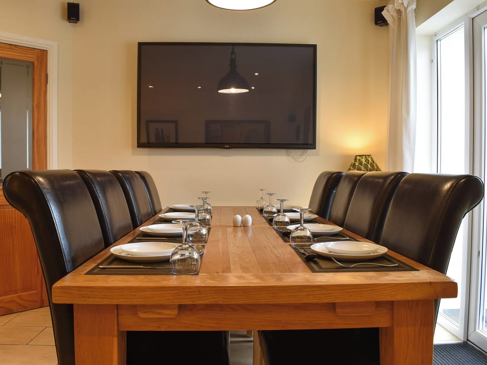 Kitchen/diner | Redcot Holiday Bungalow, Allostock, near Knutsford