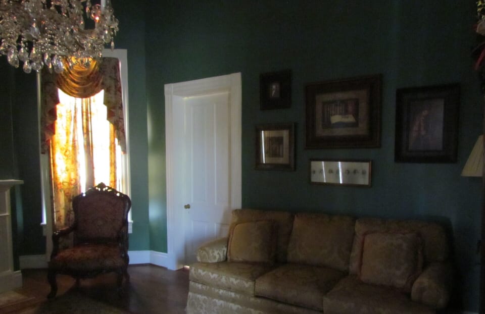 Living Room / Lounge