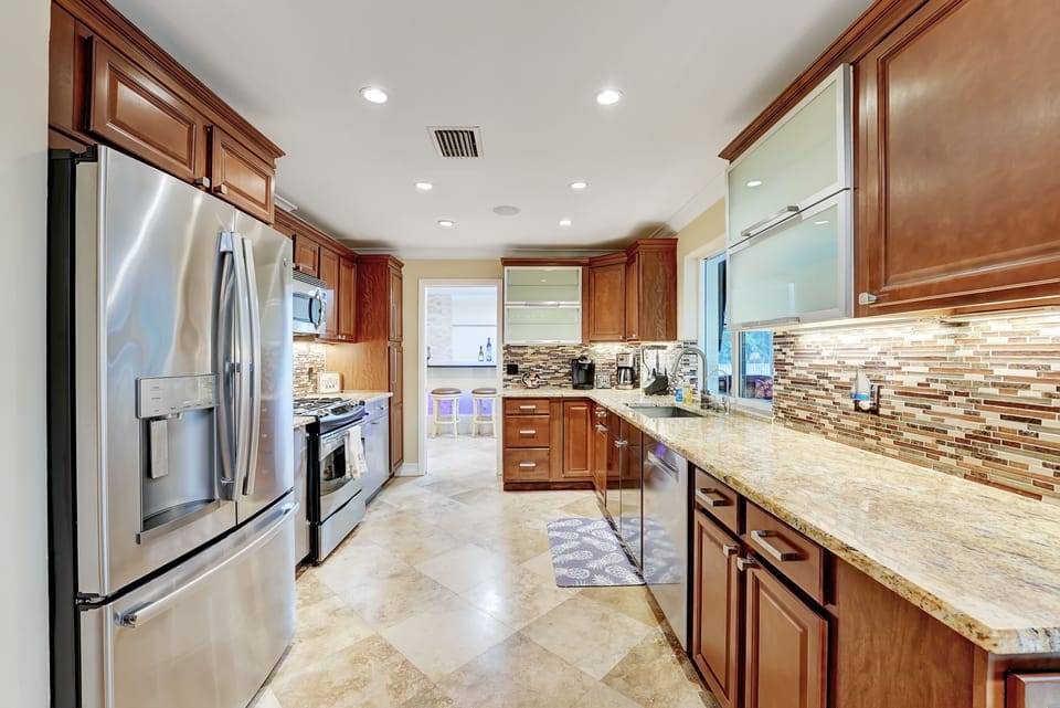 Fully Stocked Kitchen! 