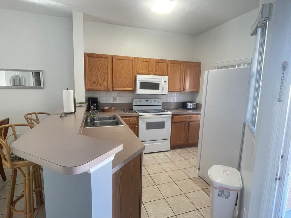 Full kitchen