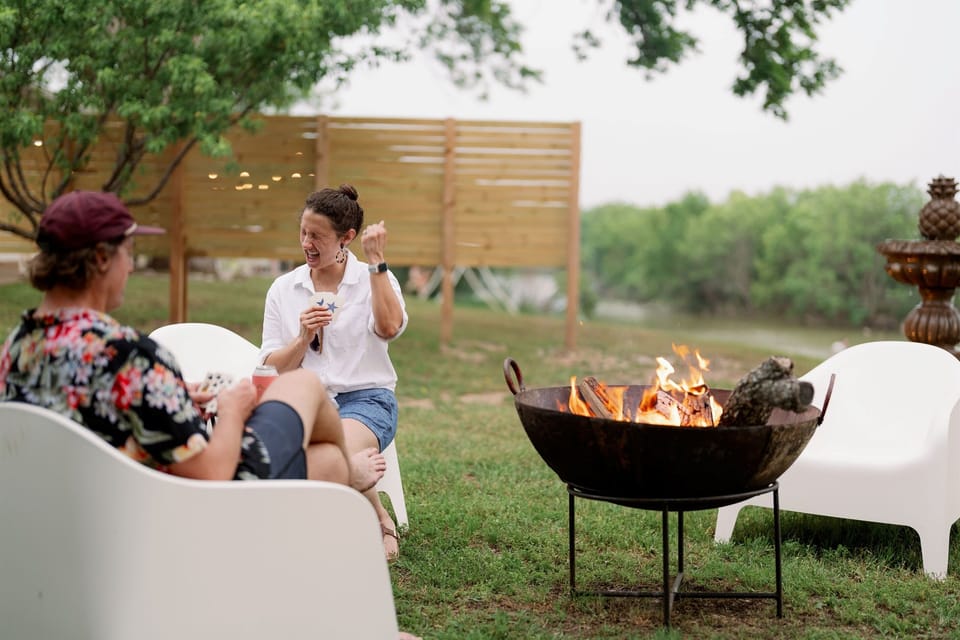  Fire pit evenings at The Riviere Skoolie on Lake Granbury are what slow travel actually looks like. Good conversation, no agenda, water in the background. The most unexpected getaway near Fort Worth, TX.