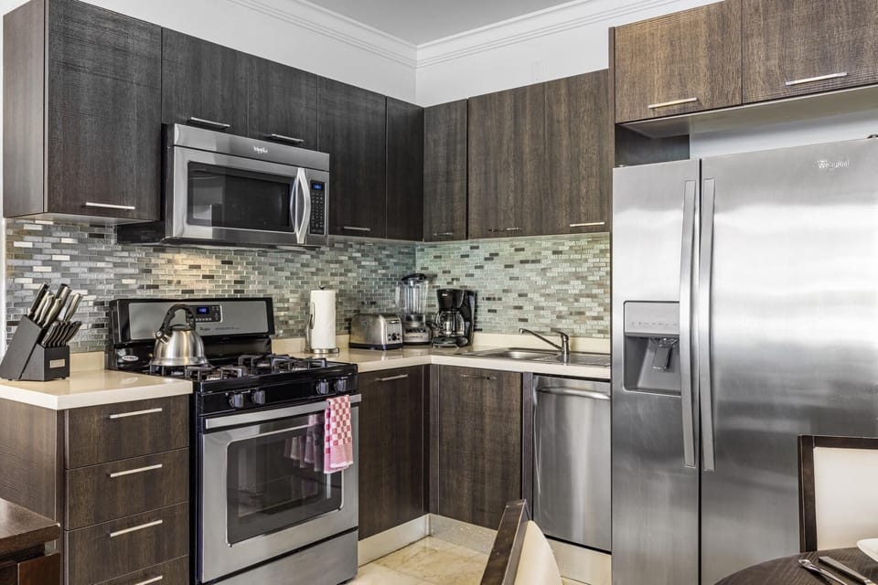 A fully equipped kitchen.