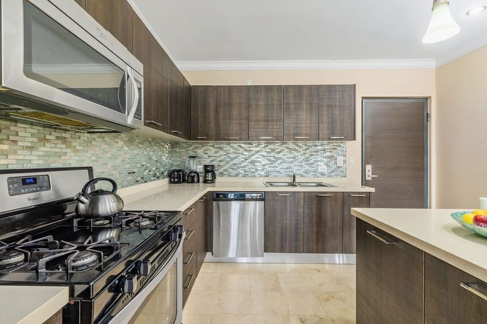 Fully equipped kitchen.