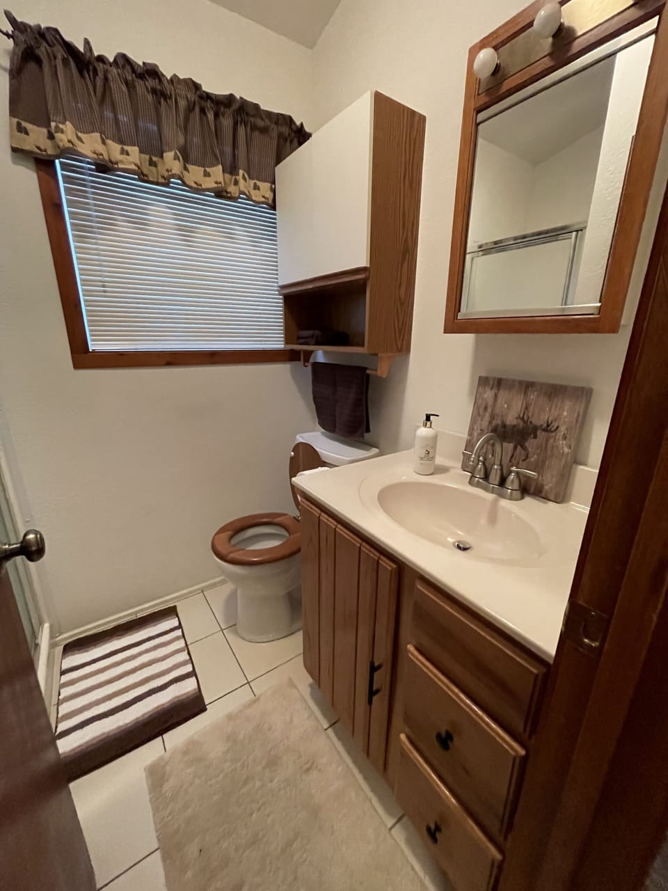 En suite bathroom for the Antler Inn
