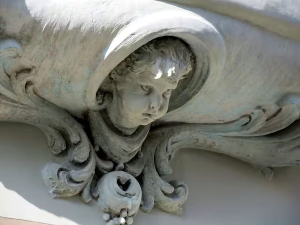 Angel on the entrance door