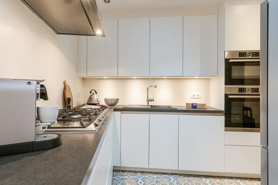 Modern and fully equipped kitchen