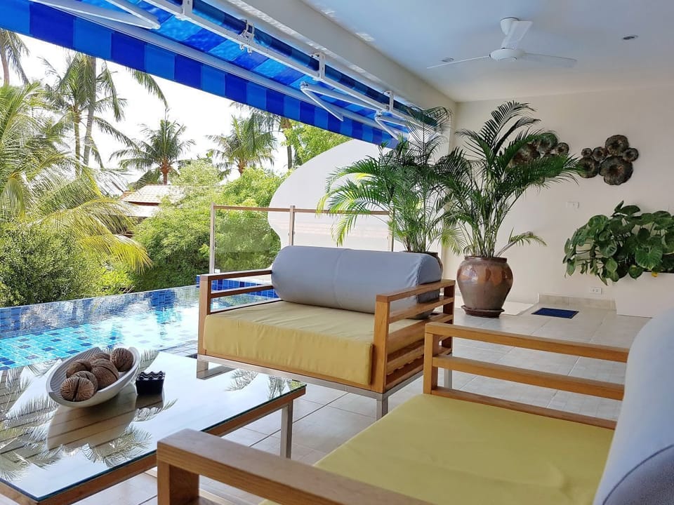 Lounge area.