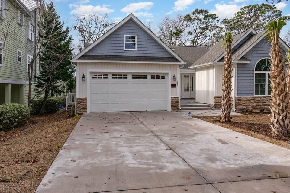 Exterior view of front of house featuring plenty of parking spaces