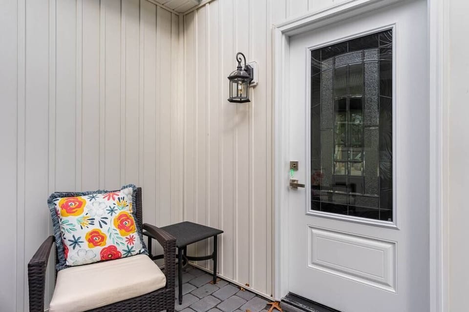 Separate Master Suite Entrance