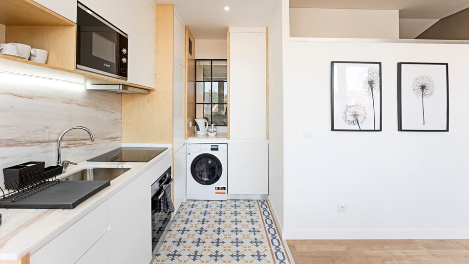 Fully equipped kitchenette with oven, stove, microwave, toaster, kettle, and coffee machine — everything you need to cook and enjoy at home.

#cooking #fullyequipped #modernliving #lovelystay