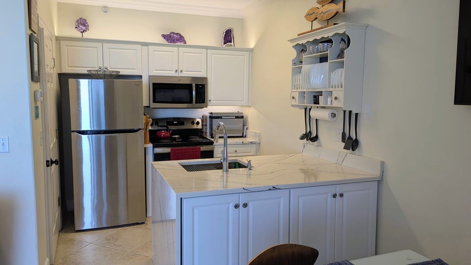 Chef's Worthy Kitchen with upgraded pans. knives and lots of extras!