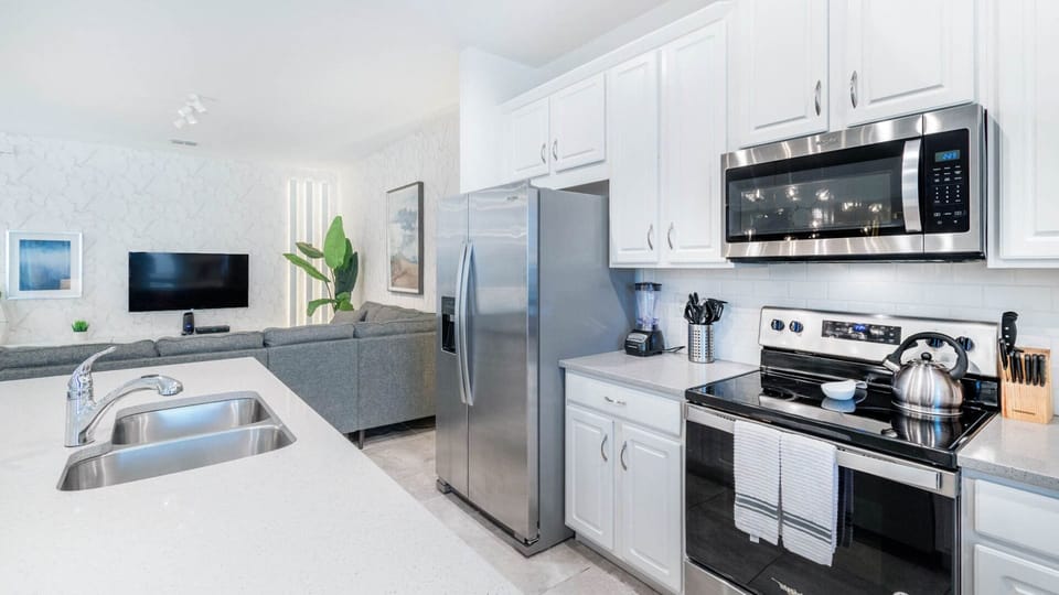 Kitchen (Angle)