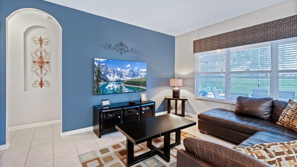 Family Room
70"Smart TV, DVD Player