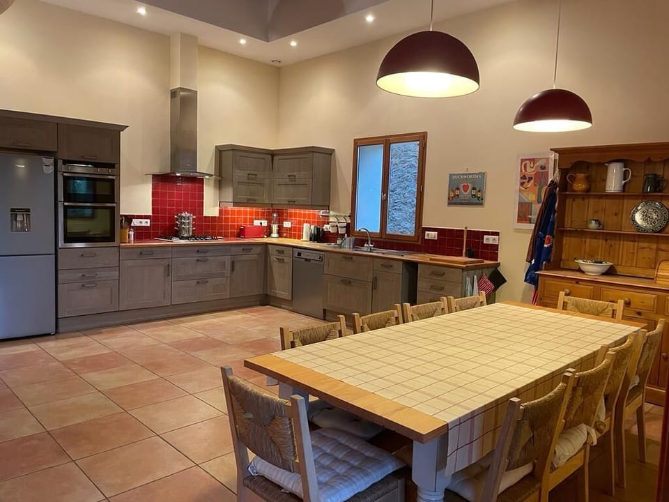 Kitchen dining area