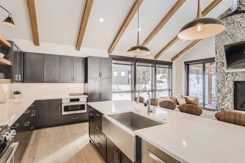 Luxury full-sized kitchen with all the necessities