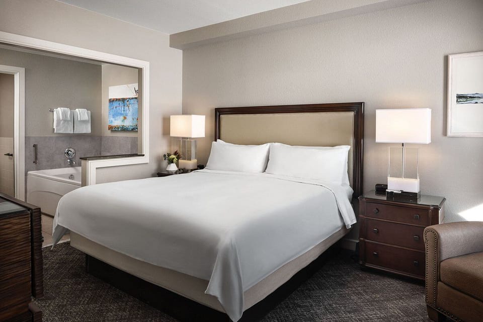 King bedroom 1 with ensuite bathroom