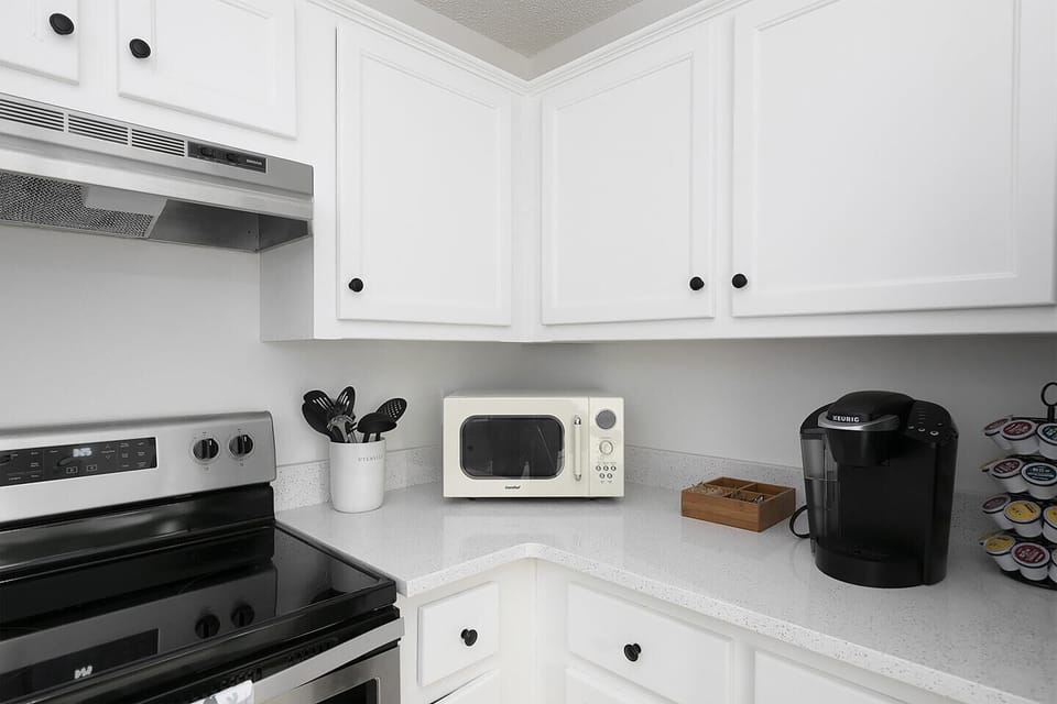 A nice set of cooking appliances that would be perfect for your home cooked meals.