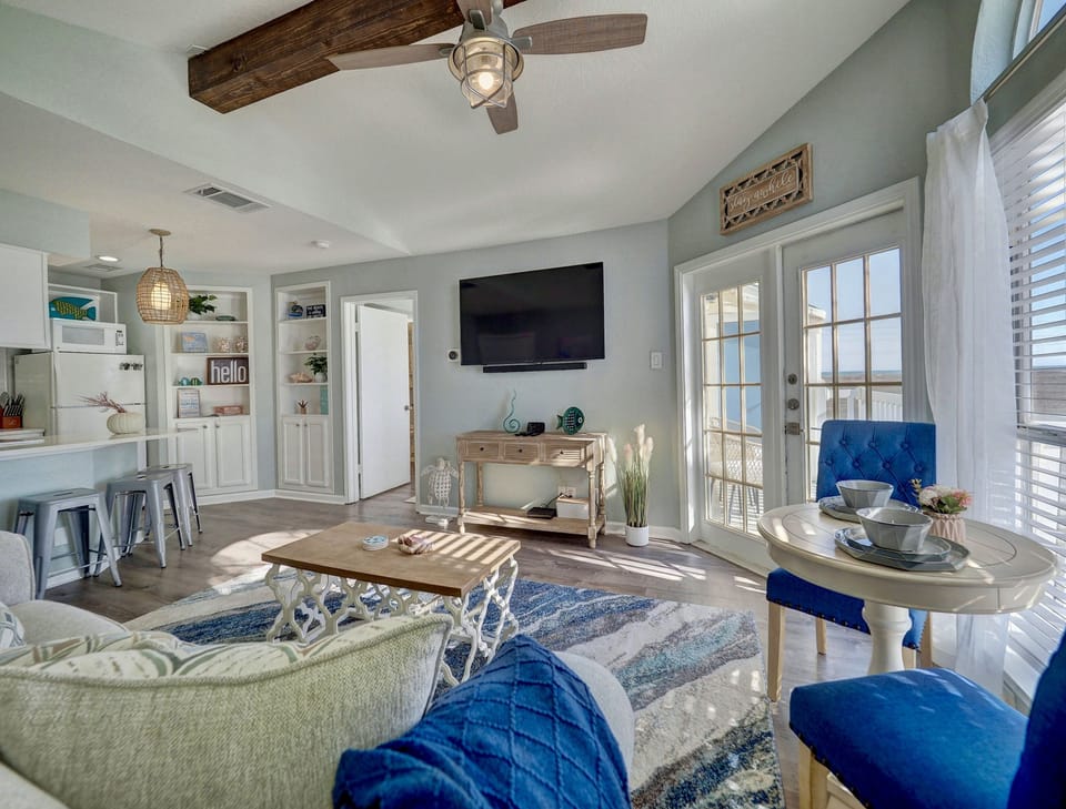 Newly Renovated Chic & Cozy Living Room with Sofa Bed, Bistro Table and Smart TV