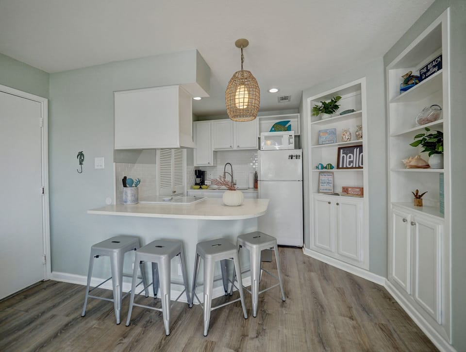 Newly Renovated and Fully Functional Kitchen with Breakfast Bar, Washer & Dryer