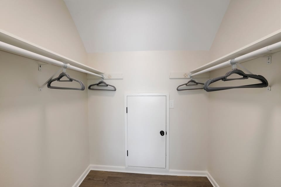 Guest Bedroom - Walk In Closet