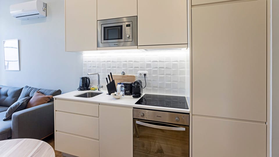 Fully equipped kitchenette with a stove, oven, coffee machine, electric kettle, microwave and all the necessary utensils for a homemade meal! #cooking #kitchen