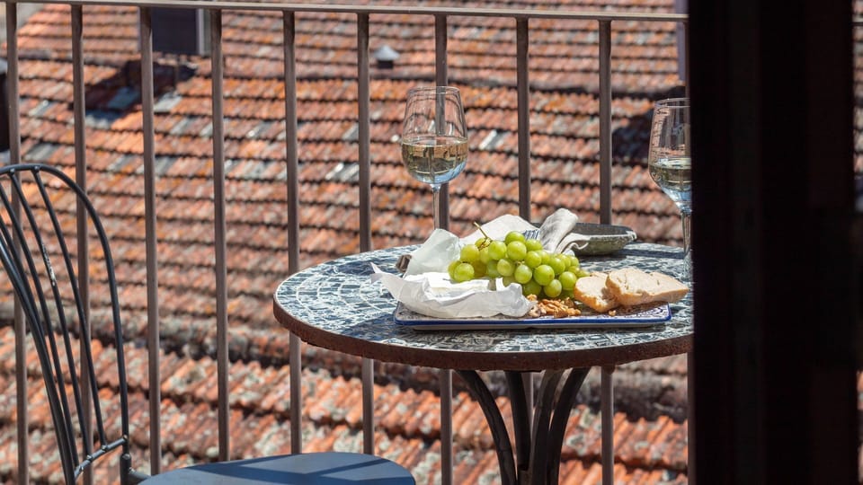 Indulge in an intimate tasting experience, perfectly framed by the charming terracotta rooftops of the old town.
#BalconyDining #RooftopView #LovelyStay