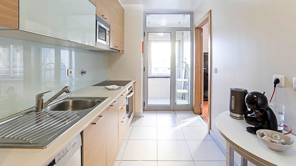Big kitchen, equipped with the main supplies to cook your meals comfortably #spacious