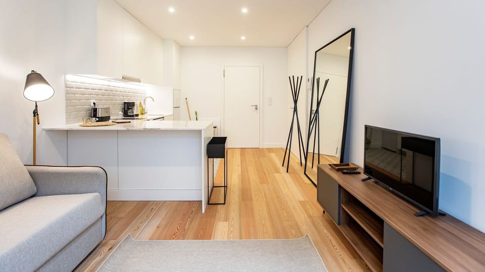 An excellent resting room, confortable to watch TV. A good space to enjoy the company of friends and relatives.