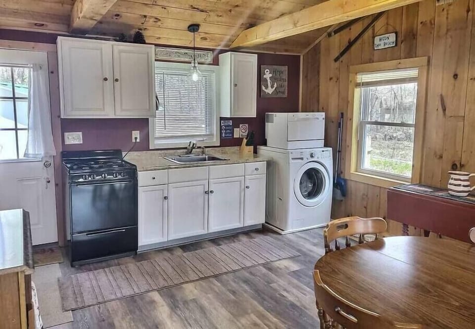 Little Cabin Retreat kitchen equipped with a dishwasher and washing machine