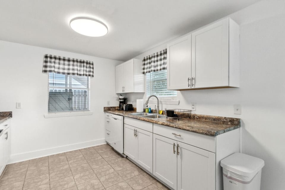 Kitchen w/ Essentials
