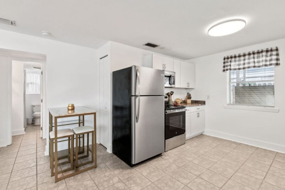 Eat-in Kitchen