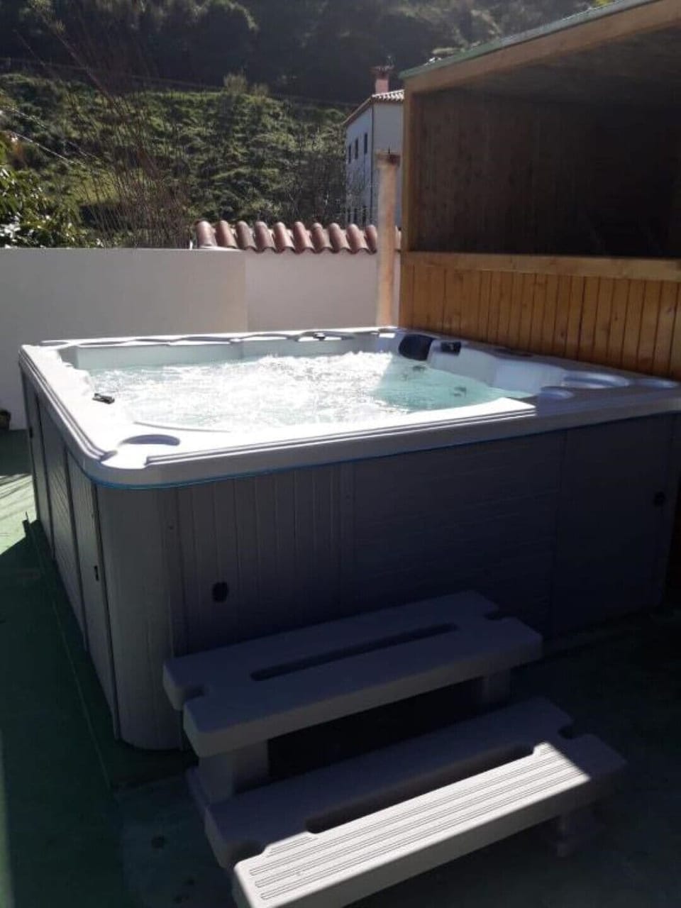 Outdoor spa tub