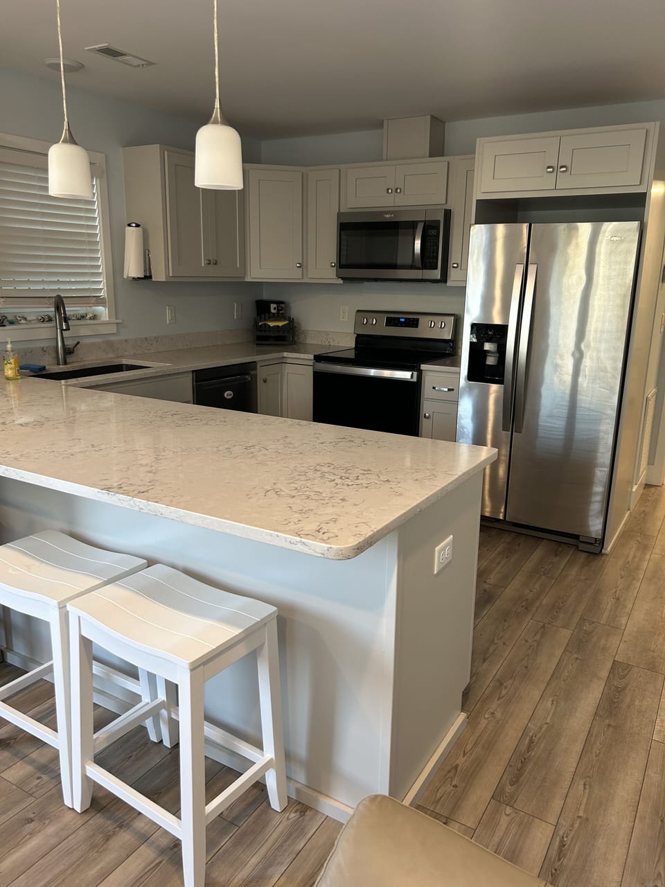 Fully equipped kitchen and bar sits 4 people comfortably