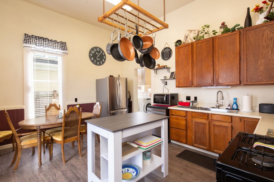 Kitchen & Dining Area