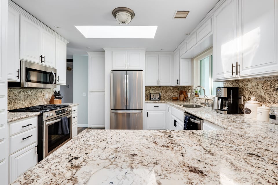 Ice maker, filtered water in fridge, tons of baking ware and dishes.