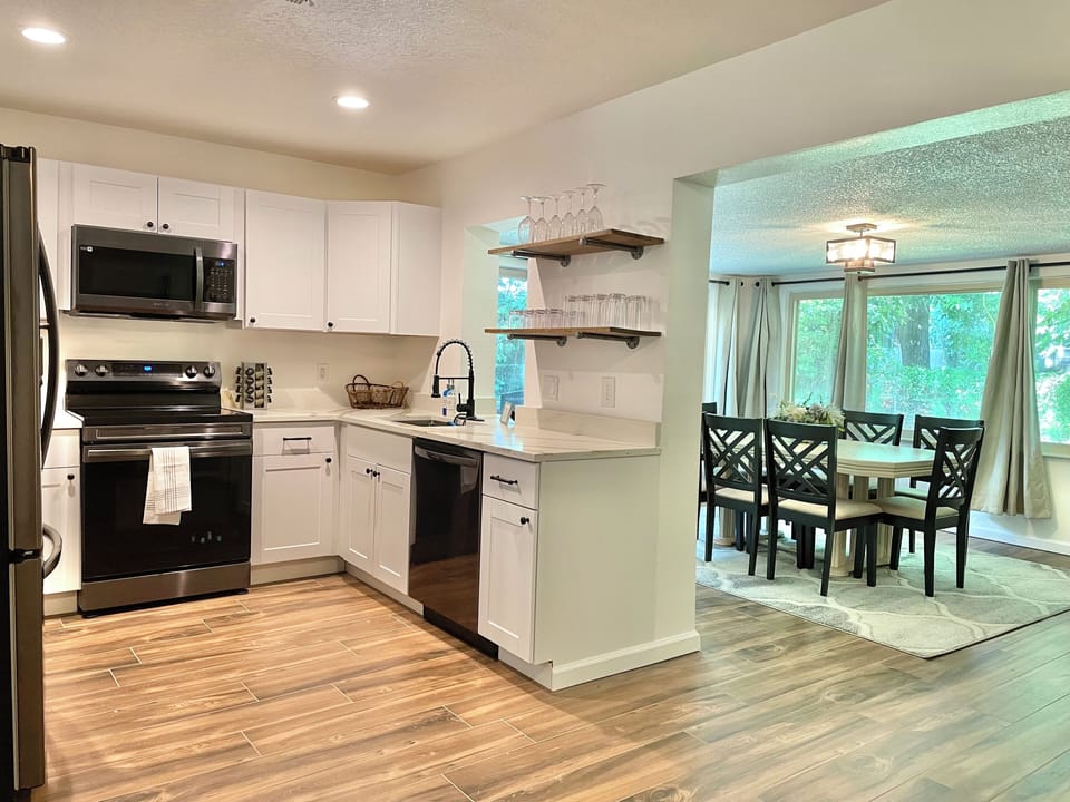 Full kitchen, spice rack, waffle breakfast & coffee provided
