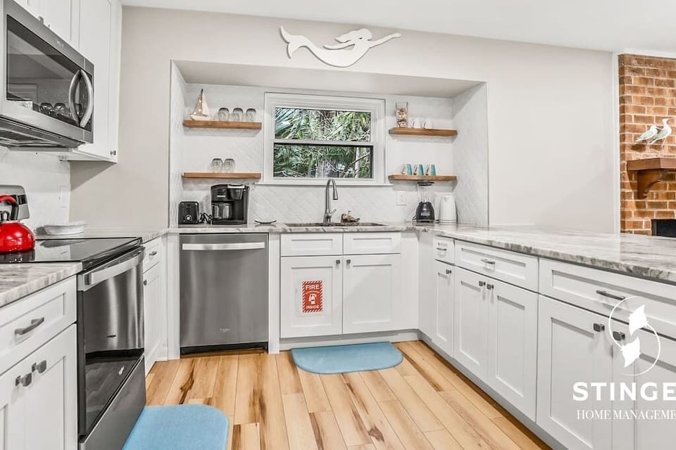 Full-Service kitchen, we recommend getting some local shrimp on your way out to Fripp. 
