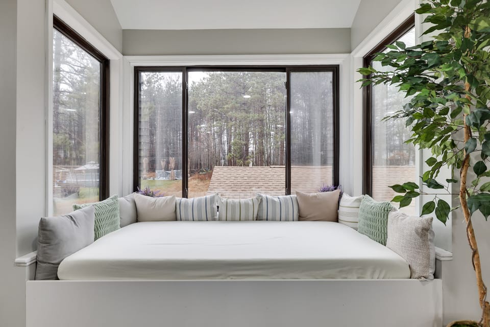 Daybed - perfect cozy area to relax and enjoy the sun