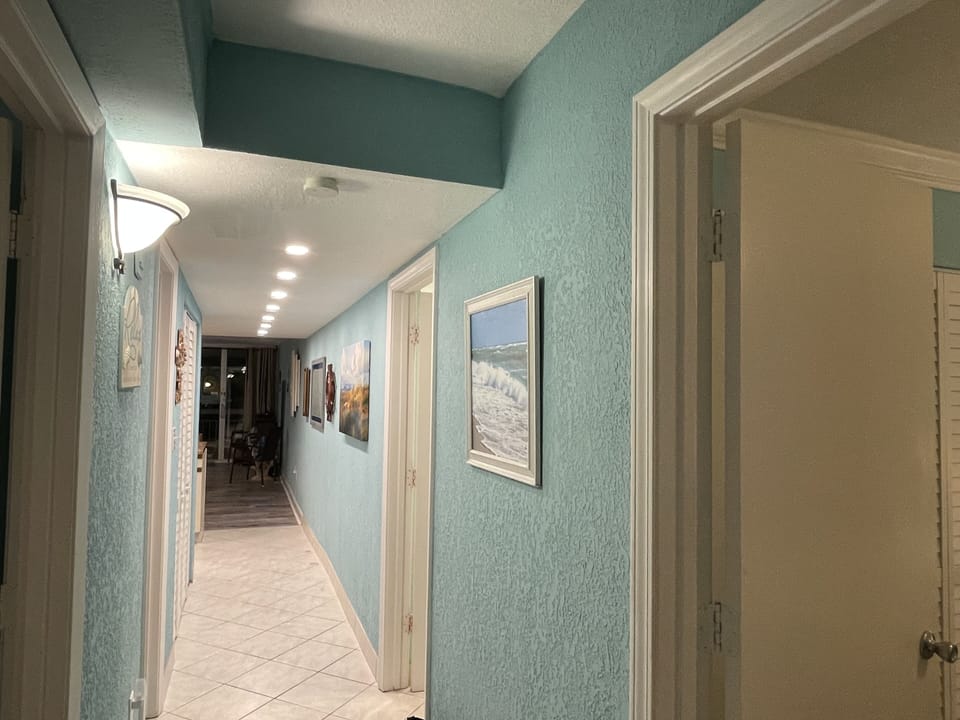 Entering 1411, queen bedroom on left and king bedroom to the right.