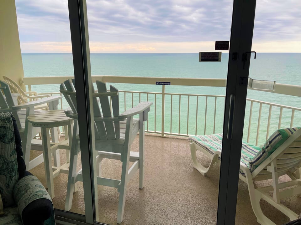 Livingroom balcony
