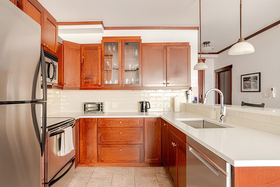 Fully Stocked kitchen