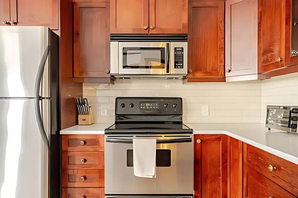 Fully Stocked kitchen