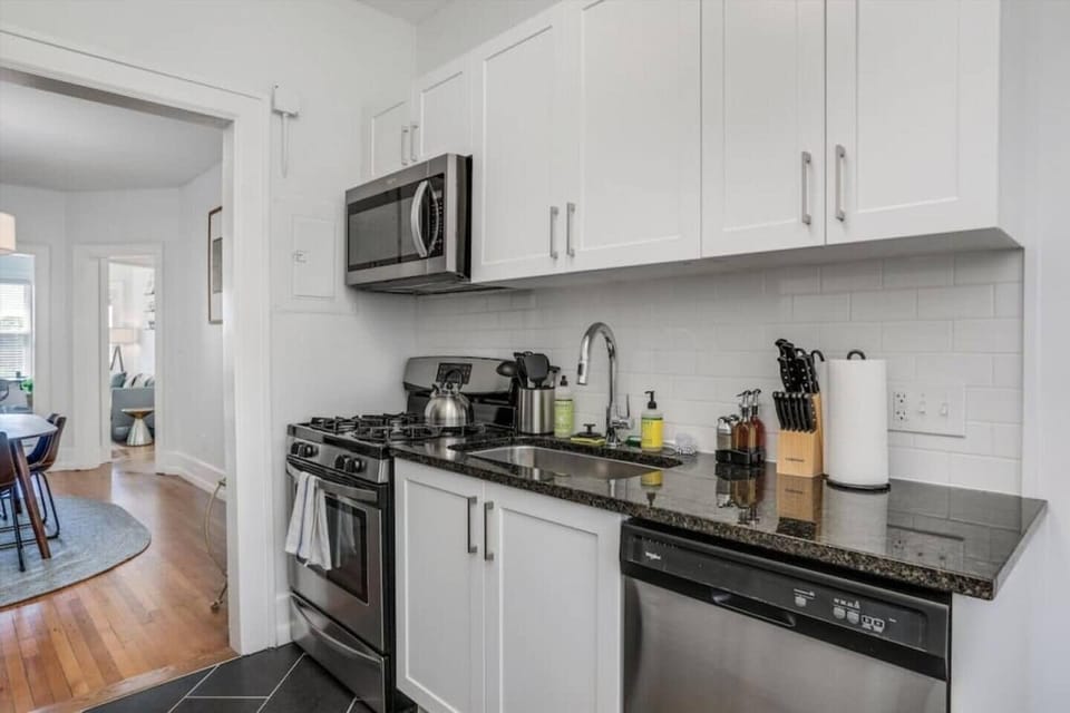 Kitchen with a full set of cooking equipments