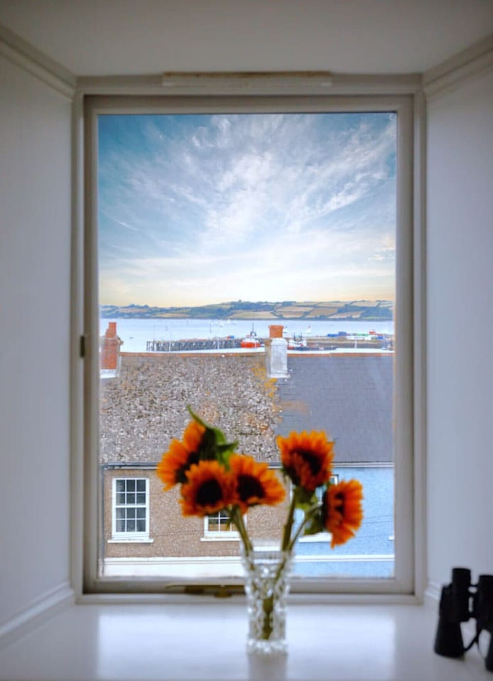 Enjoy beautiful sunrises over Falmouth Bay with view from breakfast bar!
